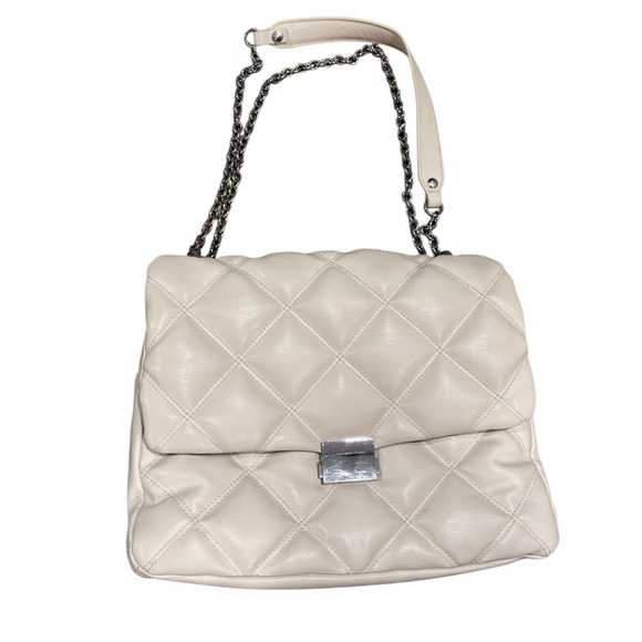 H and M White Quilted Flap Bag with Crossbody or Shoulder Silver Chain 12x10 - Picture 1 of 5